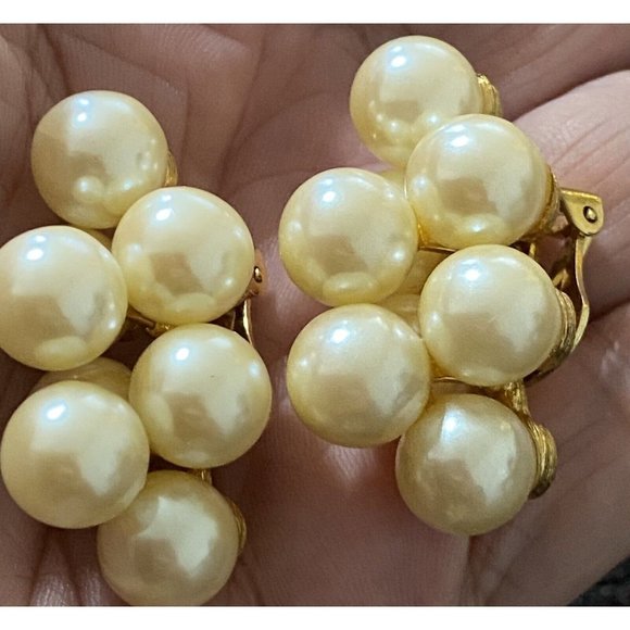 Vintage Estate Earrings Clip On Cluster Faux Pearls Gold Tone Clip On - Picture 10 of 12